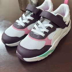 Child Size 3C Puma Sneakers