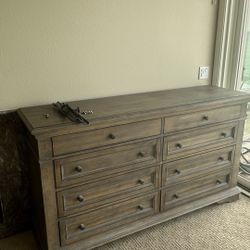 Dresser