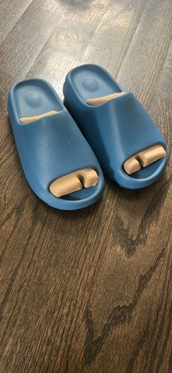 Women’s Yeezy slides