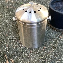 Kitchen compost bin