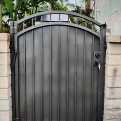 Side Gate