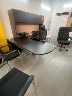 Executive l shaped desk with hutch 72”x84”