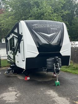 2024 Momentum 21g Toy Hauler