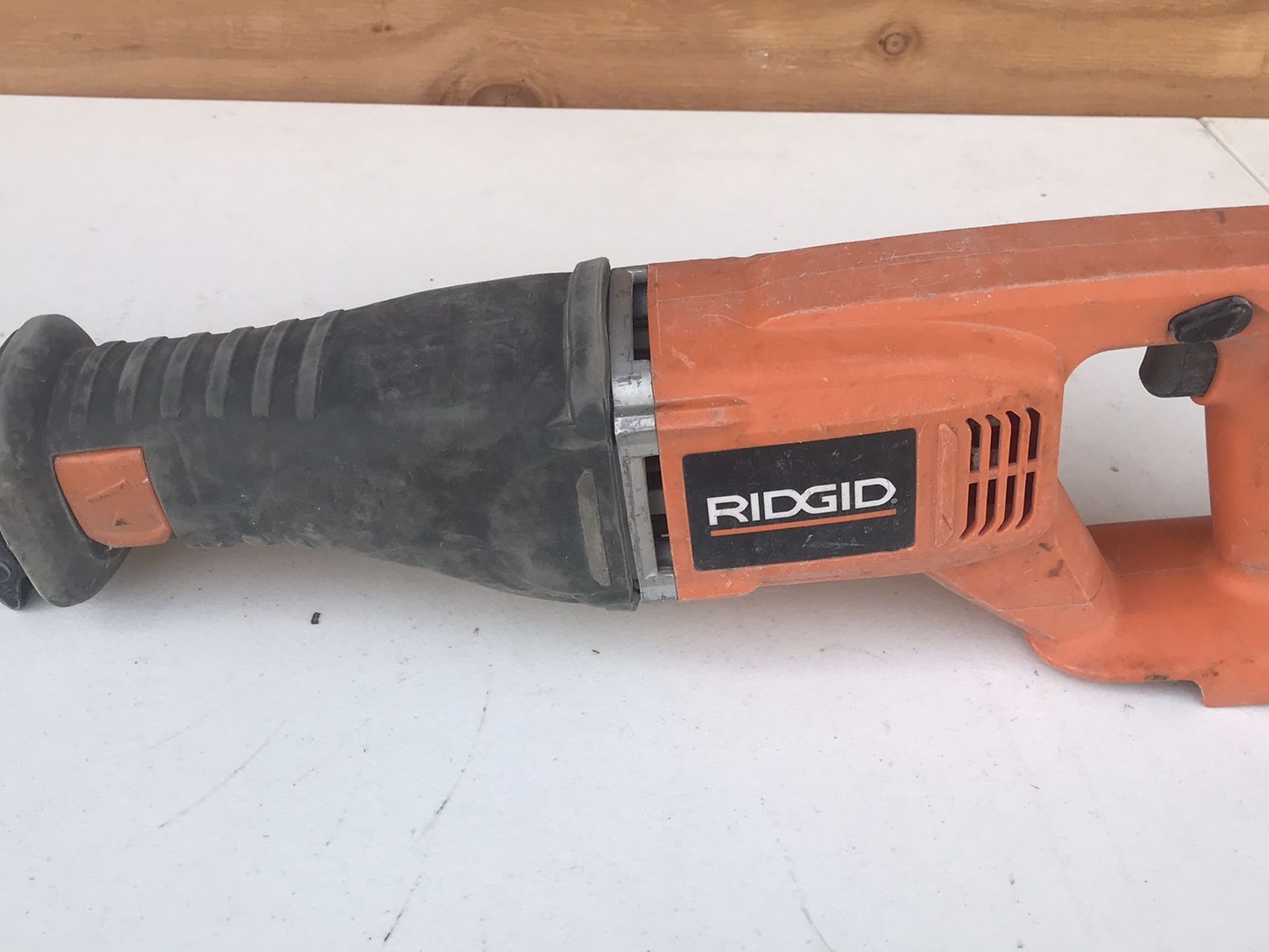 Ridgit Receptacles Saw