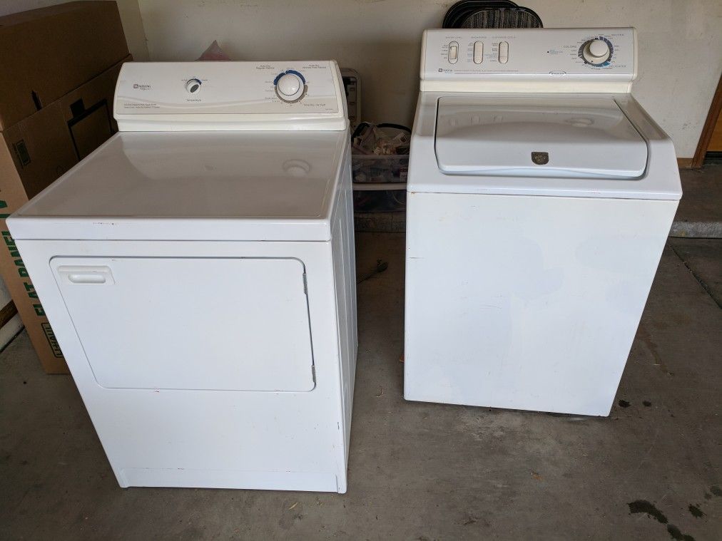 Maytag washer dryer set. Model # MAV7600AWW