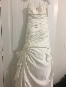 Brand new wedding dress size 4