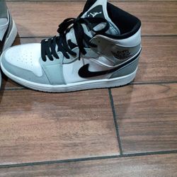 e
Air Jordan 1 Mid Light Smoke Grey Men's Size