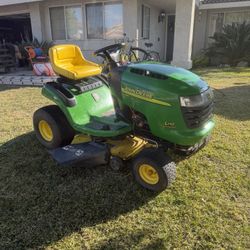 John Deere ride on lawnmower 