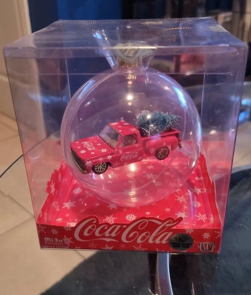 1974 CHEVY SILVERADO CHASE CHRISTMAS HOLIDAY COCA-COLA COKE M2 MACHINES 2020
