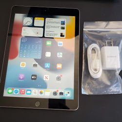 Apple iPad 6 - Wifi - Like New