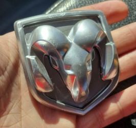 OEM 02-05 Grille Ram Emblem
