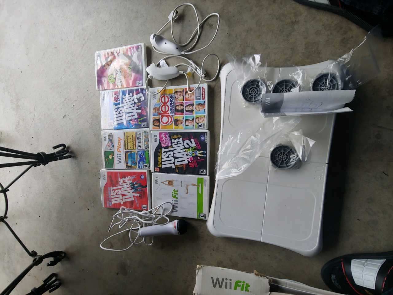 Wii just dance and Wii play