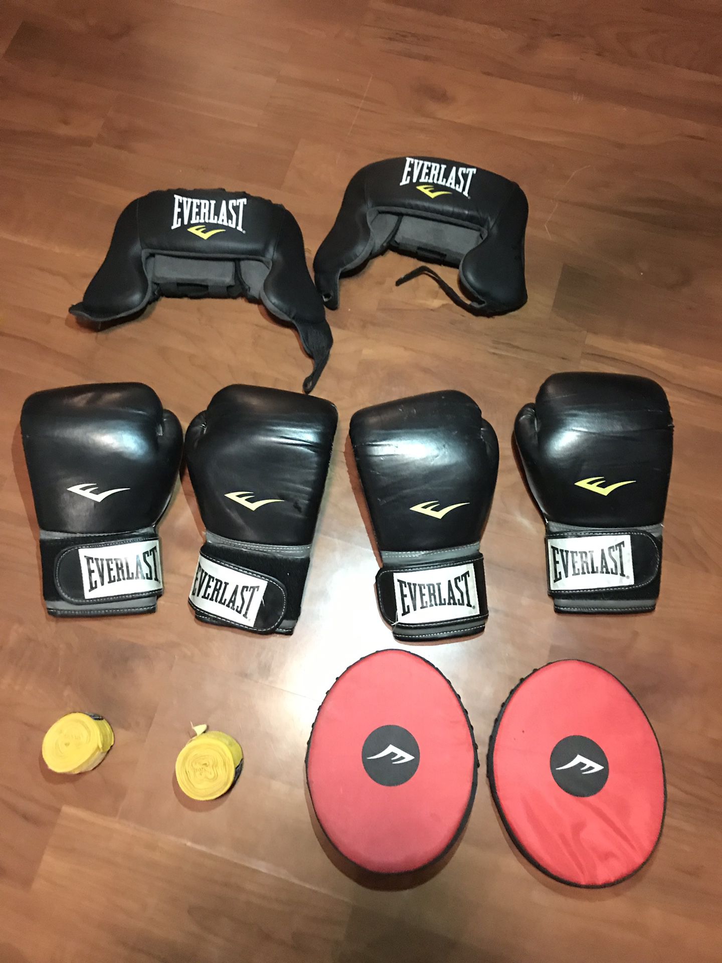 Boxing gloves (2 pairs) set