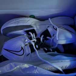Kyrie Infinity 