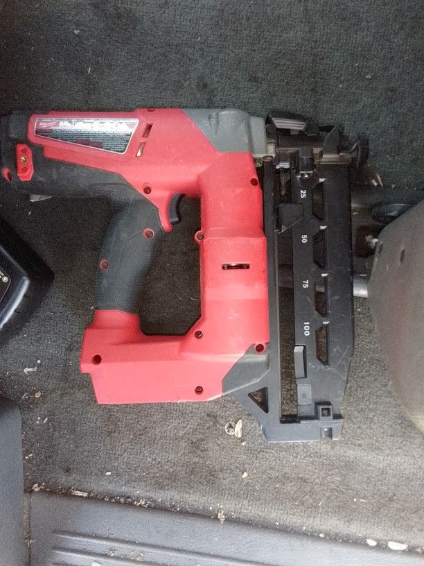 Milwaukee Fuel M18 Nail Gun