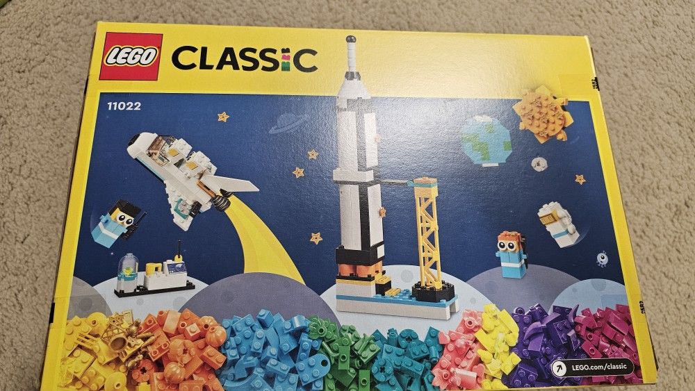 Retired Set LEGO CLASSIC: Space Mission 11022 - RETIRED set - Brand NEW - Free Shipping