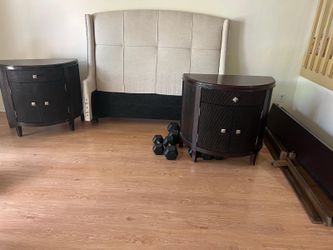 Cama nueva queen size y nocheros