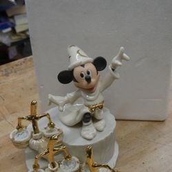 Lenox Disney Mickey Mouse While the Sorcerer's Away Sculpture New 3419/3500 mint condition. 