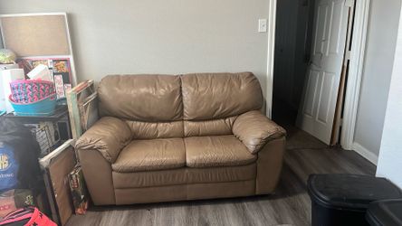 Brown leather Love seat For 2 💕