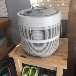 Honeywell 50250-S HEPA Air Purifier, With Filter!