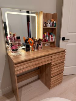 Vanity desk