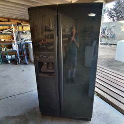 Refrigerator Ice&Water Like New