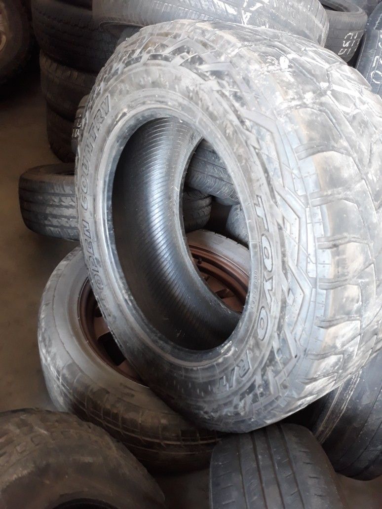 SET OF TOYO OPEN COUNTRYS 35×12.5×20 (MOUNT AND BALANCE INCLUDED)
