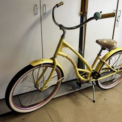 Haro Woman’s Vintage Beach Cruiser