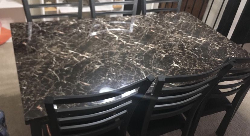 Dining table with 6 chairs. Very simple to use.