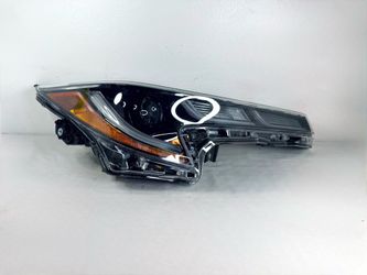 2020 - 2022 TOYOTA COROLLA RH PASSENGER SIDE HEADLIGHT OEM