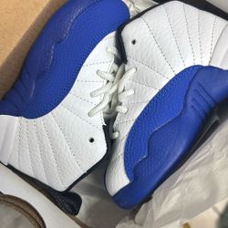 12’s Blueberry And White 