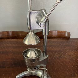 Orange juice maker squeezer