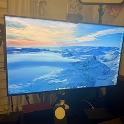 Dell Ultra sharp U3223QE 31.5” 4K UHD WLEE LCD Monitor 16:9 Black, Silver
