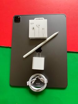 Apple IPad Pro 12.9” 5th Generation (M1 chip/ Face ID/2021) 128GB with pen, keyboard & Accessories