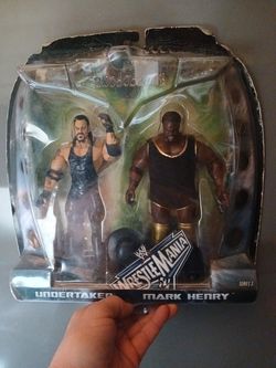 Wrestle mania " undertaker" & "mark henry" action figures