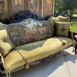  Very Gorgeous  Victorian living room sofa 2 Chairs Brand New 