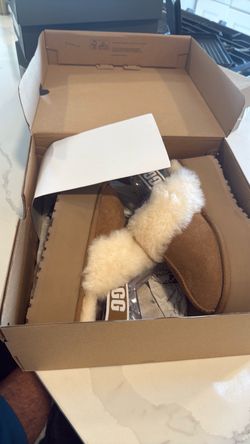 UGG W Funkette - Size 7 w/platform