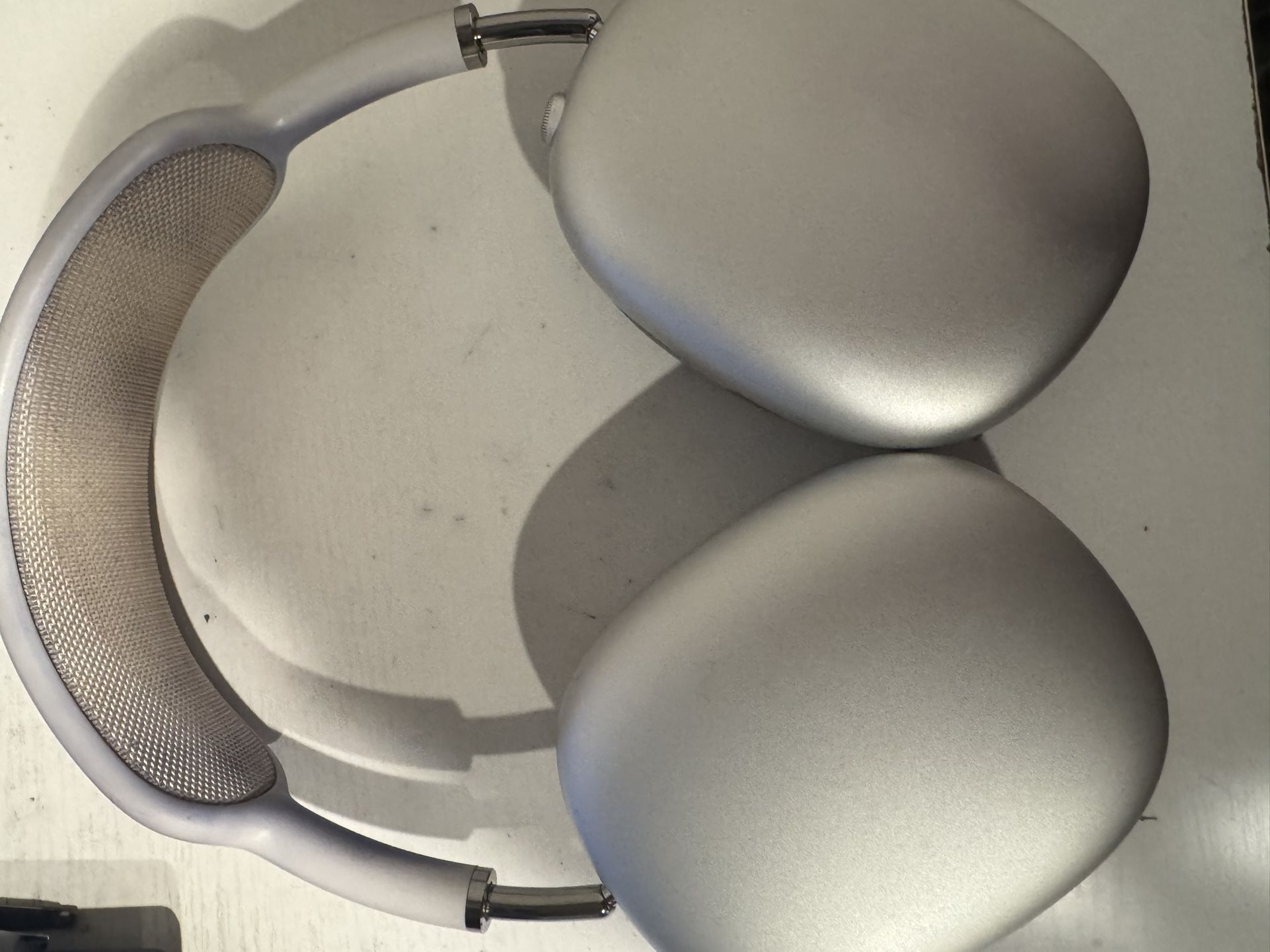 REAL AirPod max Silver lighting