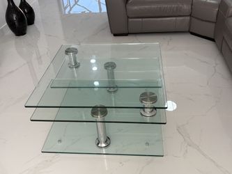 Modern Table (Moving Sale “El Dorado”)