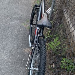 Trek -26inch Black And Red Derailer Is Old But It’s Good 