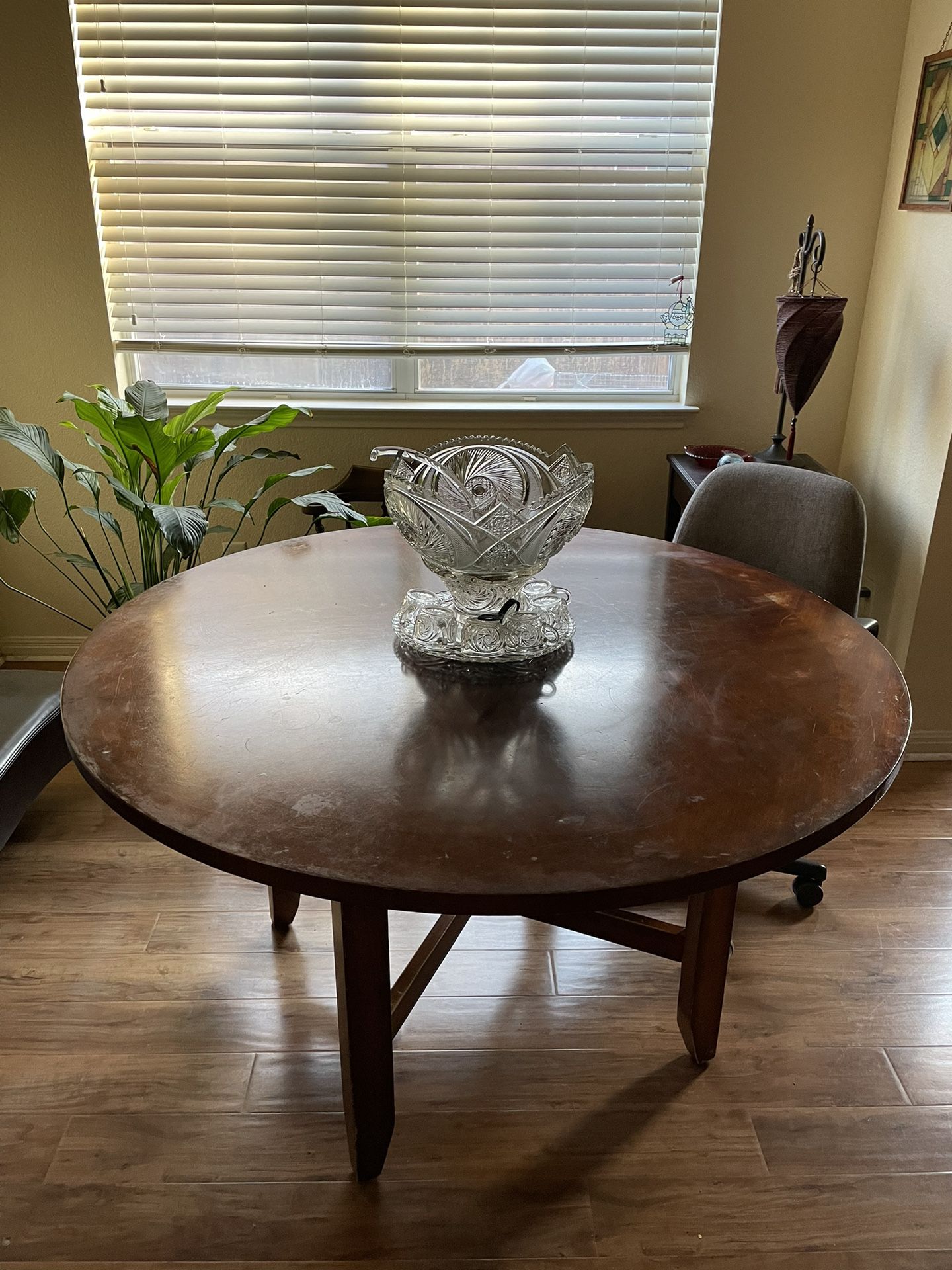 Dining Table Round
