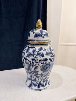 Large Blue & White Porcelain Ginger Jar – Gold Accents, Chinoiserie