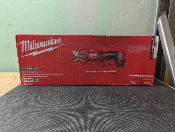 Milwaukee M12 Pruning Shear Kit, "NEW"