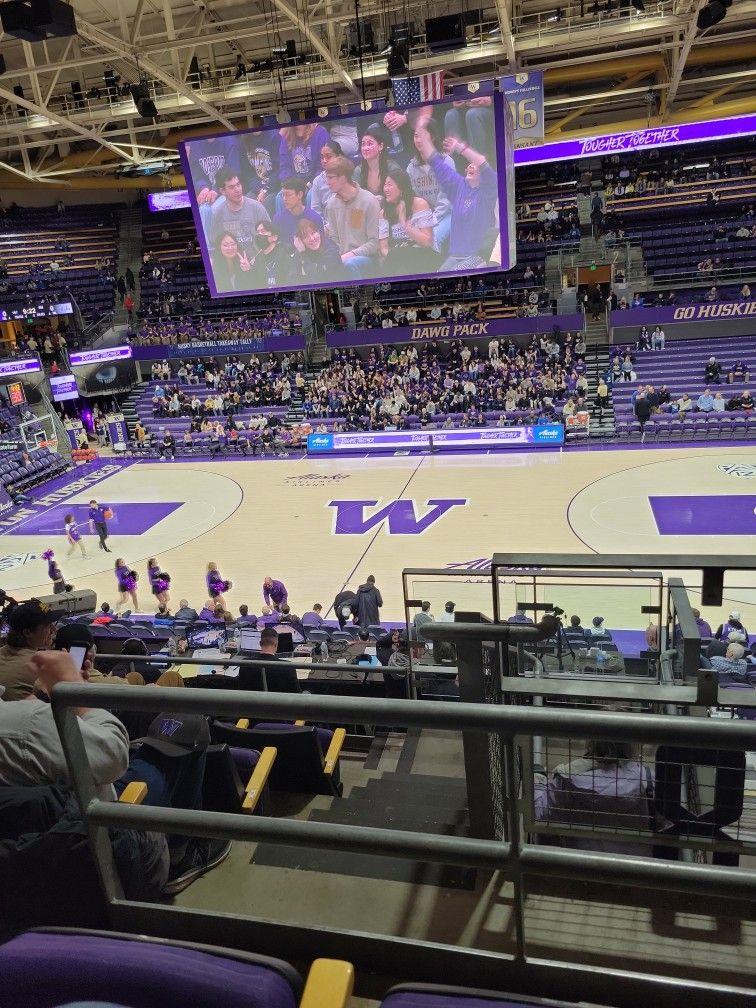 U of W Husky Basketball