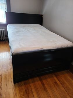 Black wood bedroom set