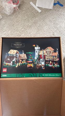 LEGO Icons 10332 Medieval Town Square