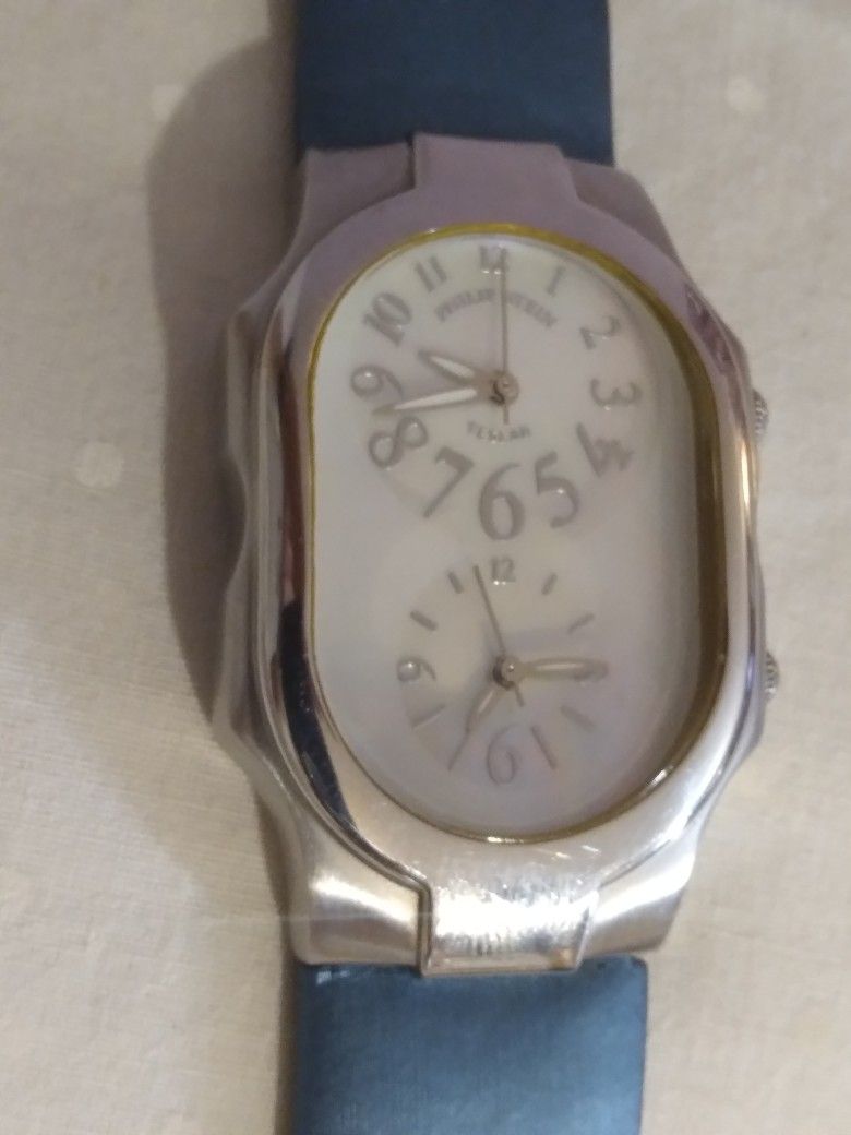 Phillip Stein Teslar Watch.
Figure 8 shape and dual time zone dials
Polished stainless steel and classic Philip Stein watch band.
Natural Frequency