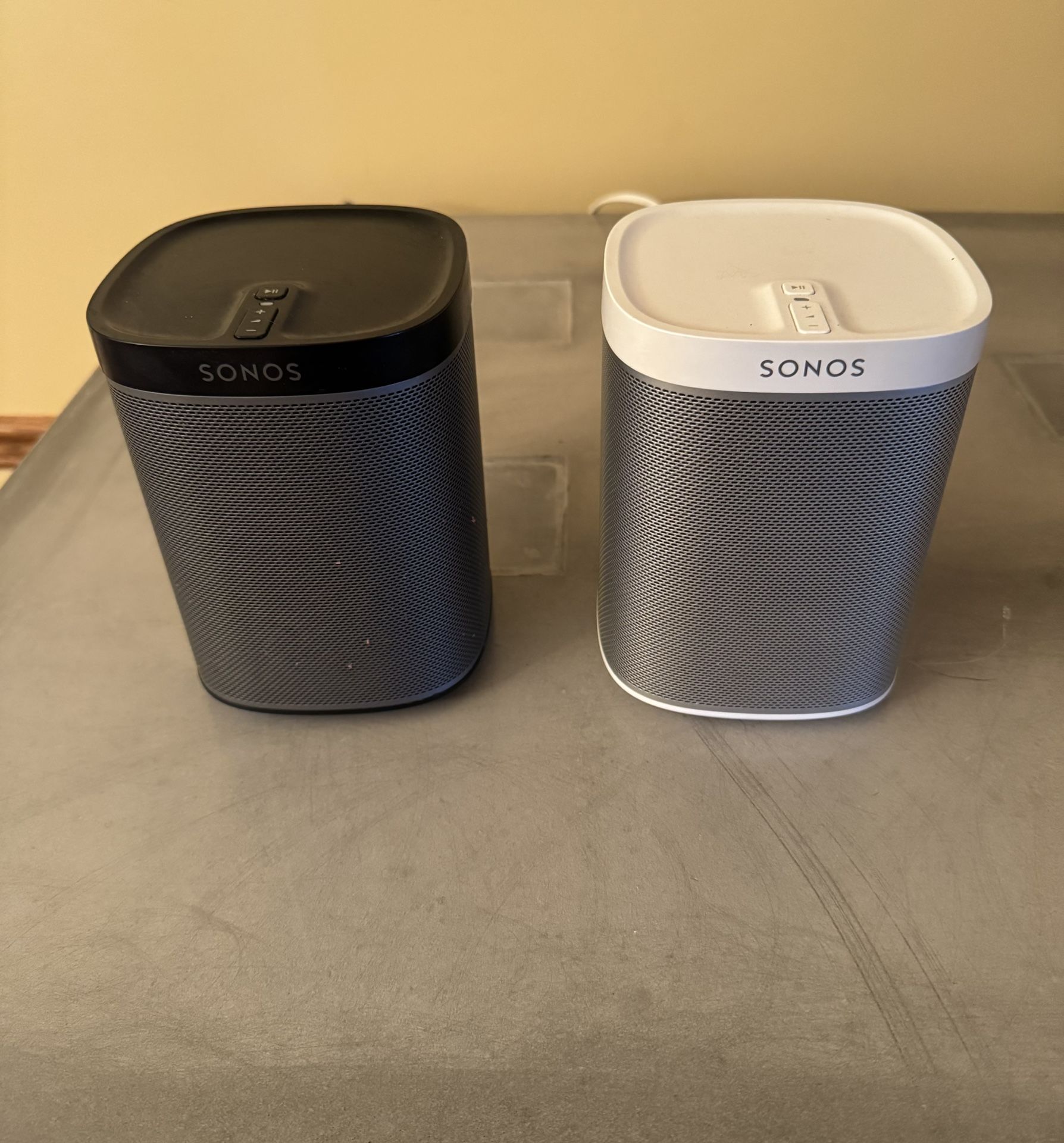 2- Sonos Play 1’s