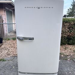 General Electric Authentic 1950's Vintage Refrigerator - READ