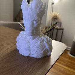 Groot Pen Holder